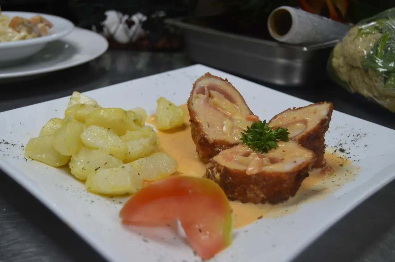 Golden House Hotel & Convention Center Los Tres Ojos de Agua 2*,  جمهورية الدومينيكان